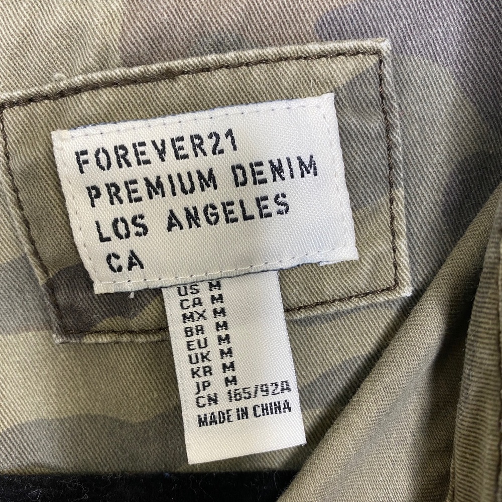 Forever 21 Camo Button Up Shirt Jacket size medium - Picture 3 of 6